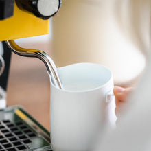 Lade das Bild in den Galerie-Viewer, Rhino Milchkännchen 600ml - weiß